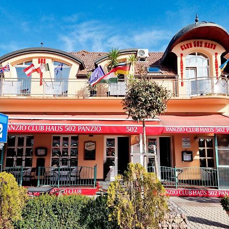 Club Haus 502 Kalocsa Bed & Breakfast Dış mekan fotoğraf