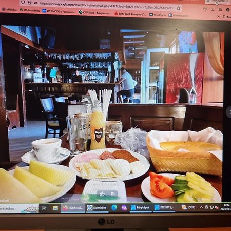 Club Haus 502 Kalocsa Bed & Breakfast Dış mekan fotoğraf