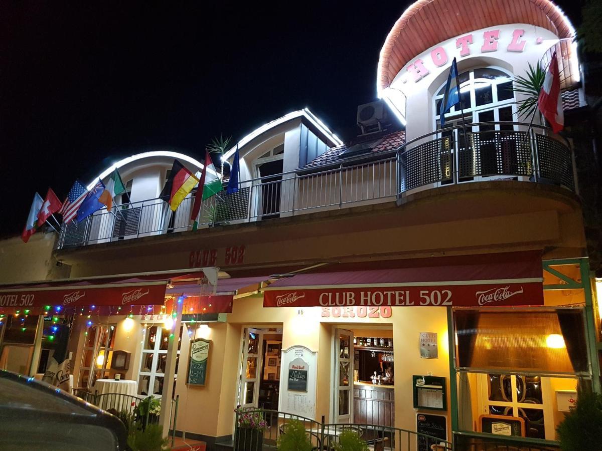 Club Haus 502 Kalocsa Bed & Breakfast Dış mekan fotoğraf