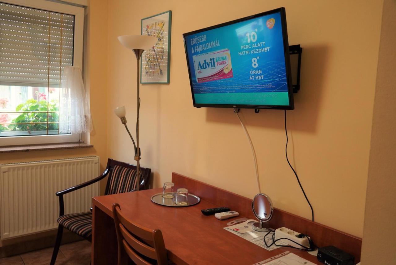 Club Haus 502 Kalocsa Bed & Breakfast Dış mekan fotoğraf