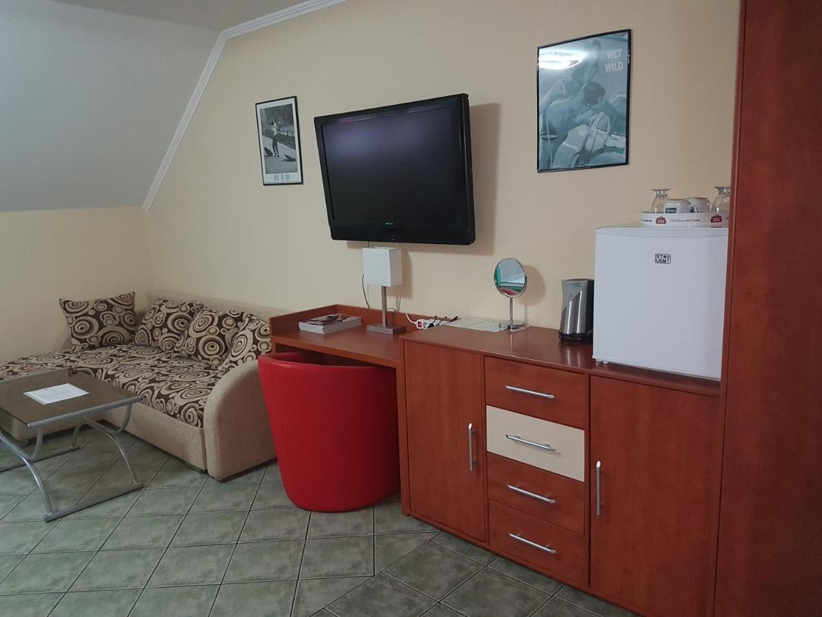Club Haus 502 Kalocsa Bed & Breakfast Dış mekan fotoğraf