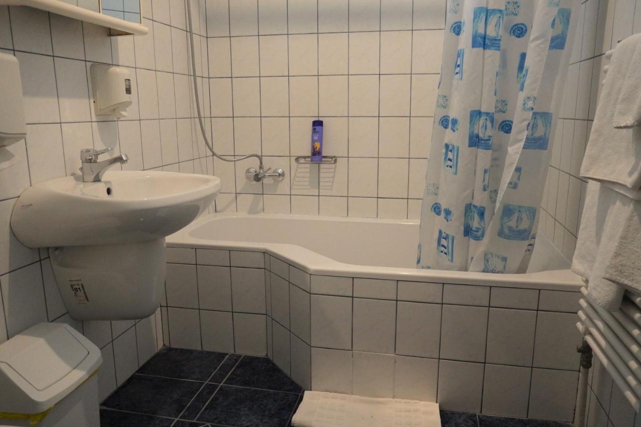 Club Haus 502 Kalocsa Bed & Breakfast Dış mekan fotoğraf