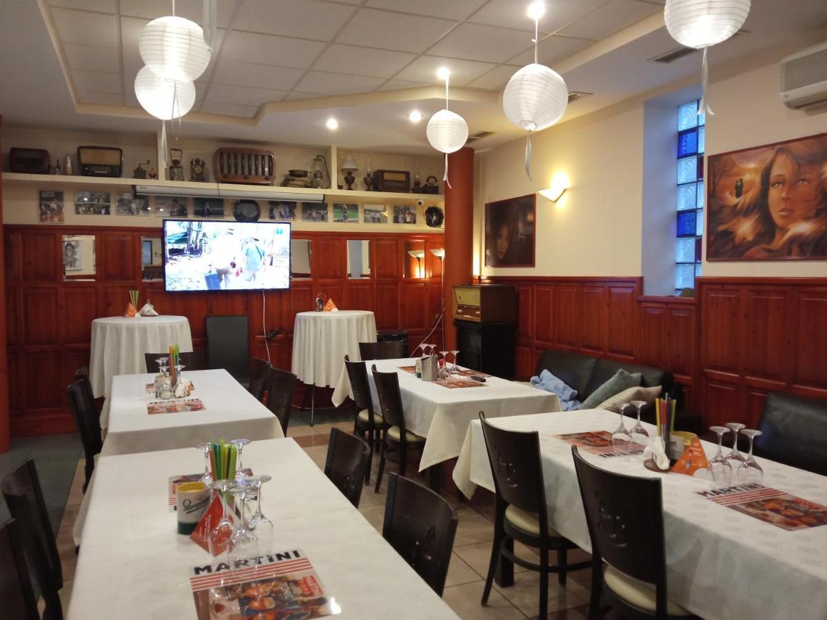 Club Haus 502 Kalocsa Bed & Breakfast Dış mekan fotoğraf