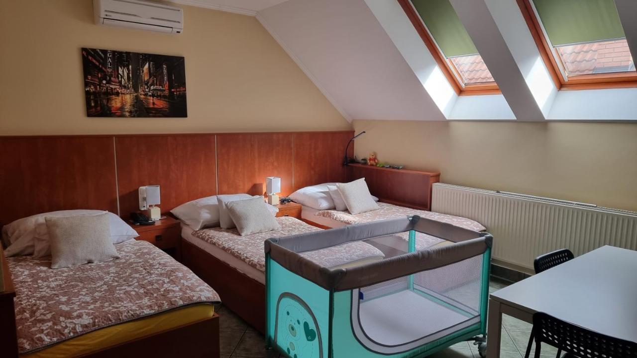 Club Haus 502 Kalocsa Bed & Breakfast Dış mekan fotoğraf