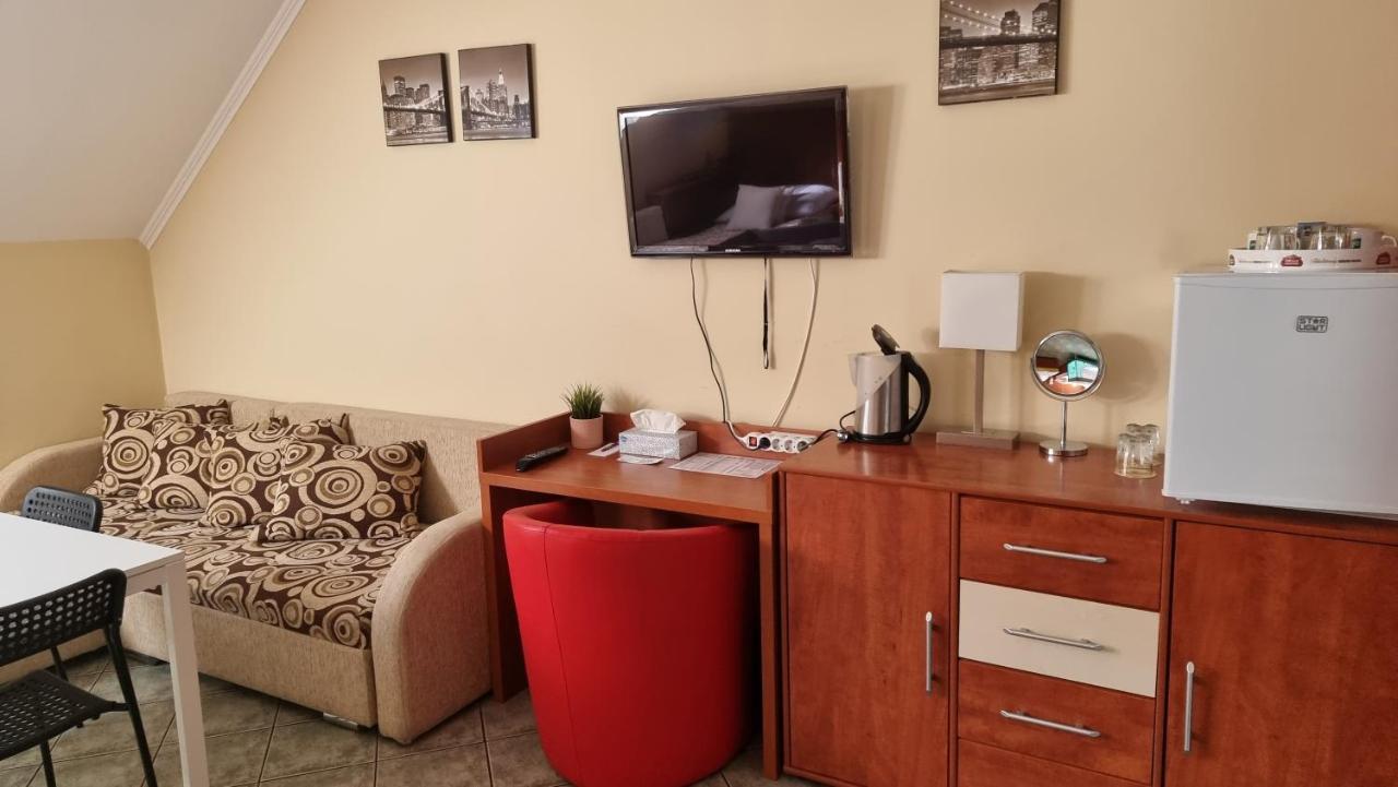 Club Haus 502 Kalocsa Bed & Breakfast Dış mekan fotoğraf