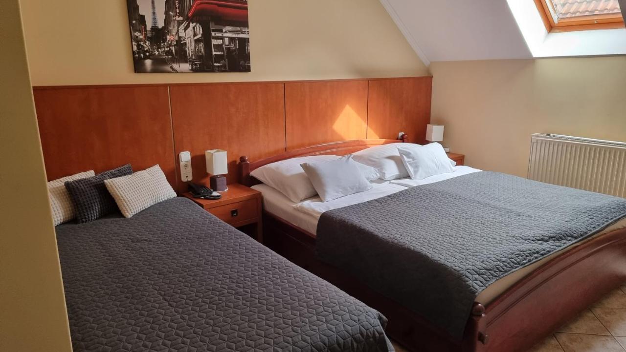 Club Haus 502 Kalocsa Bed & Breakfast Dış mekan fotoğraf