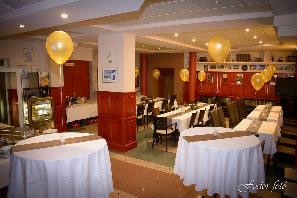 Club Haus 502 Kalocsa Bed & Breakfast Dış mekan fotoğraf
